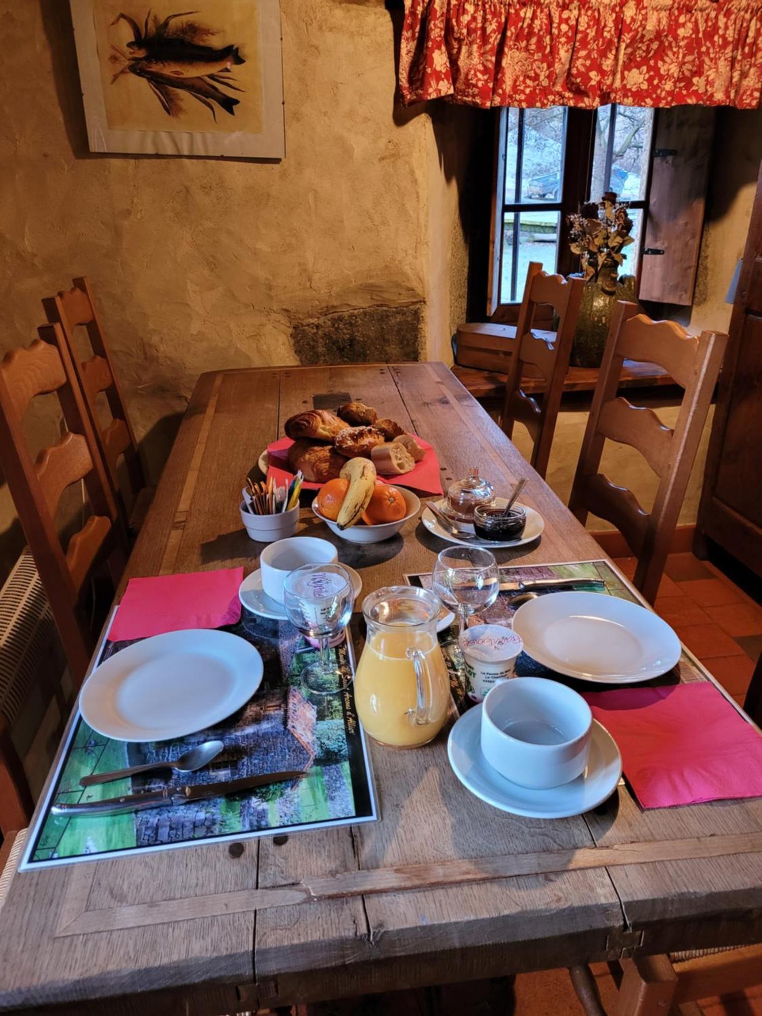Le Moulin Bed & Breakfast Saint-Arcons-d'Allier Luaran gambar
